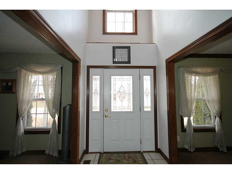 6095 East Meadow Ridge Road Columbus, IN 47203 - Photo 4 of 17 Gallery Image 4