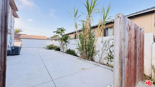 a house view with a outdoor space