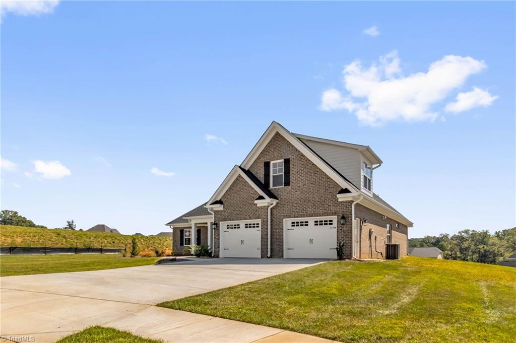 122 Jasper Court King, NC 27021 - Photo 2 of 30
