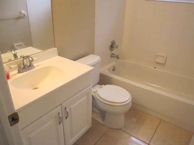 2716 Worcester Road Lake Worth, FL 33462 - Photo 13 of 20 Guest Bath