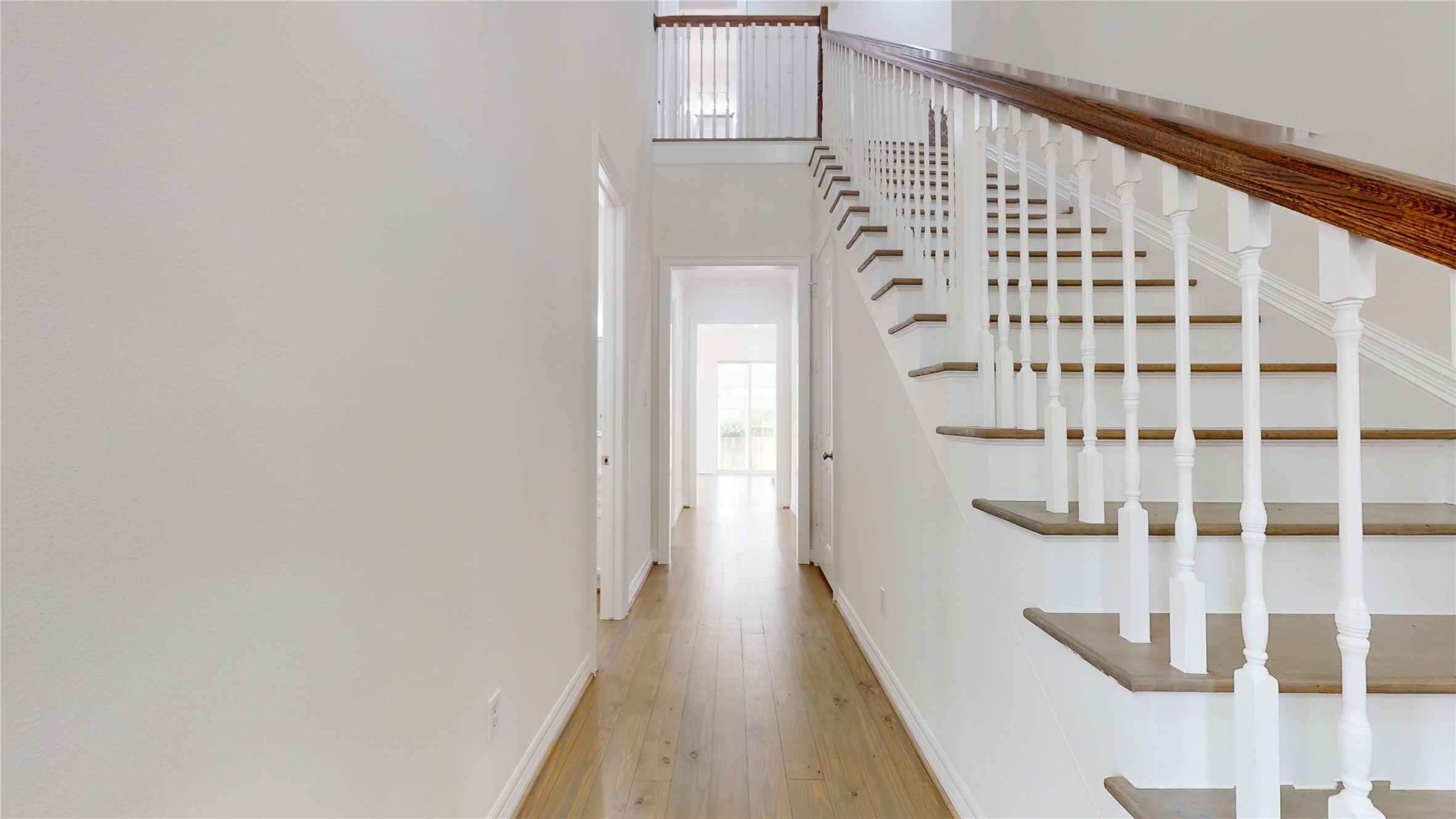 4050 Dumbarton Street Houston, TX 77025 - Photo 9 of 48 Foyer view.