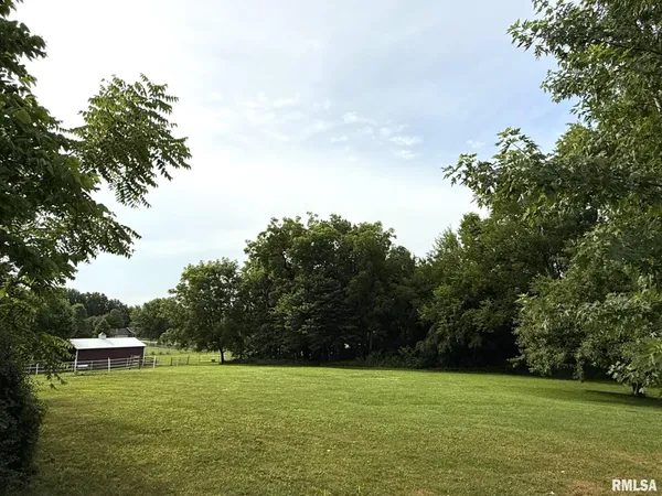 $10,000 | 101 South Station Street, Altona, IL 61414