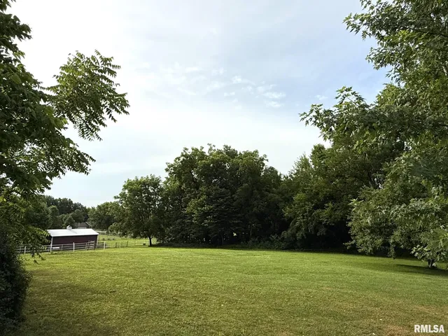 $10,000 | 101 South Station Street, Altona, IL 61414