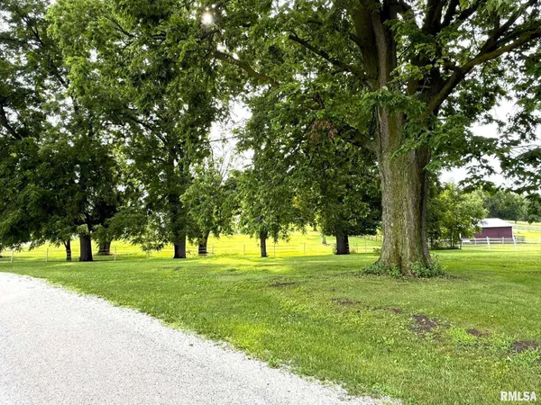 $10,000 | 101 South Station Street, Altona, IL 61414