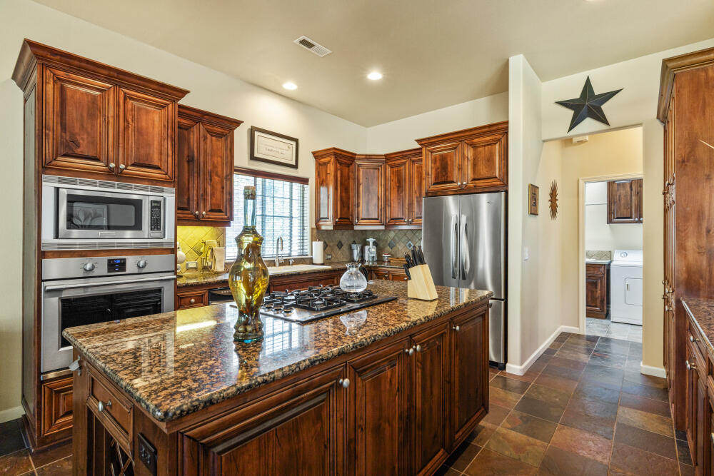 9507 Kestrel Road Klamath Falls, OR 97601 - Photo 10 of 47 9057KestrelRd-43