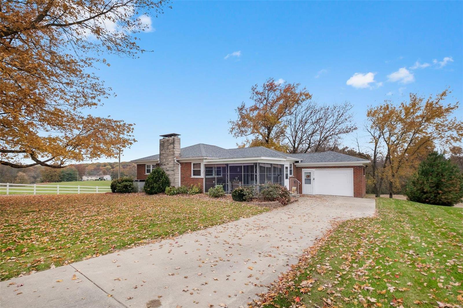 2851 Staunton Road Edwardsville, IL 62025 - Photo 1 of 37 Gallery Image 1