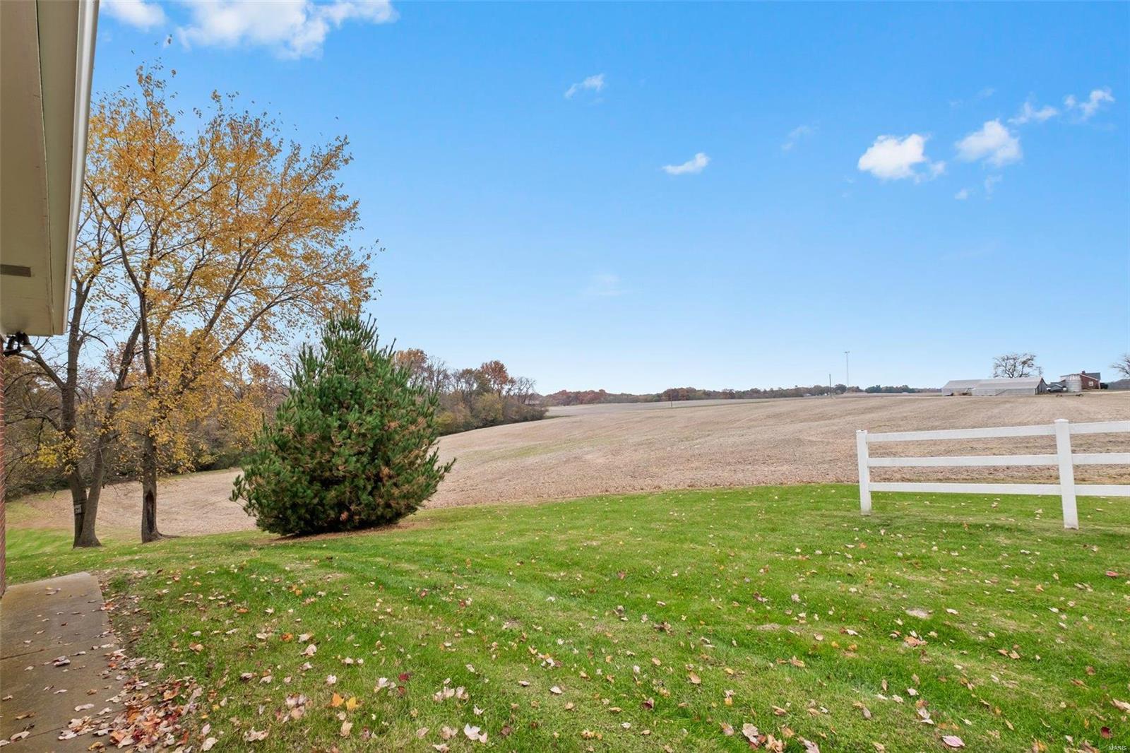 2851 Staunton Road Edwardsville, IL 62025 - Photo 2 of 37 Gallery Image 2