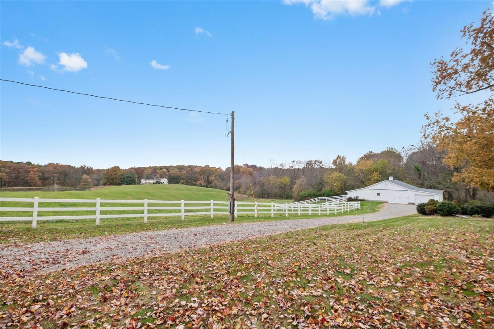 2851 Staunton Road Edwardsville, IL 62025 - Photo 11 of 37 Gallery Image 11