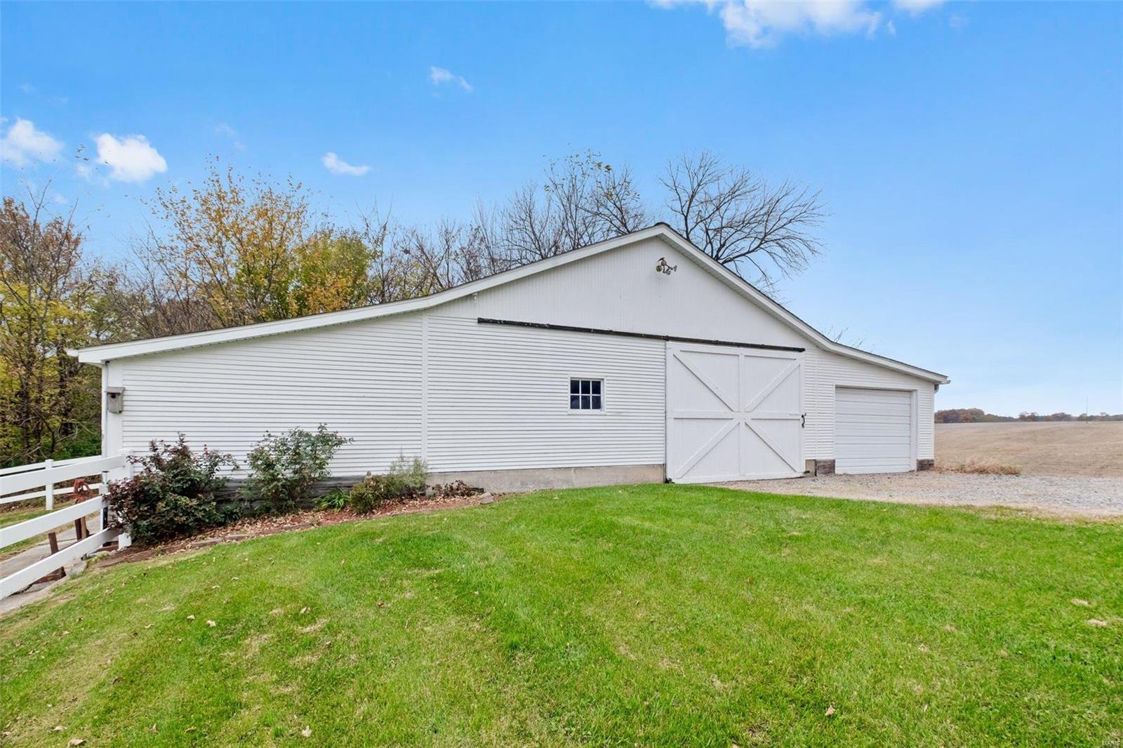 2851 Staunton Road Edwardsville, IL 62025 - Photo 12 of 37 Gallery Image 12