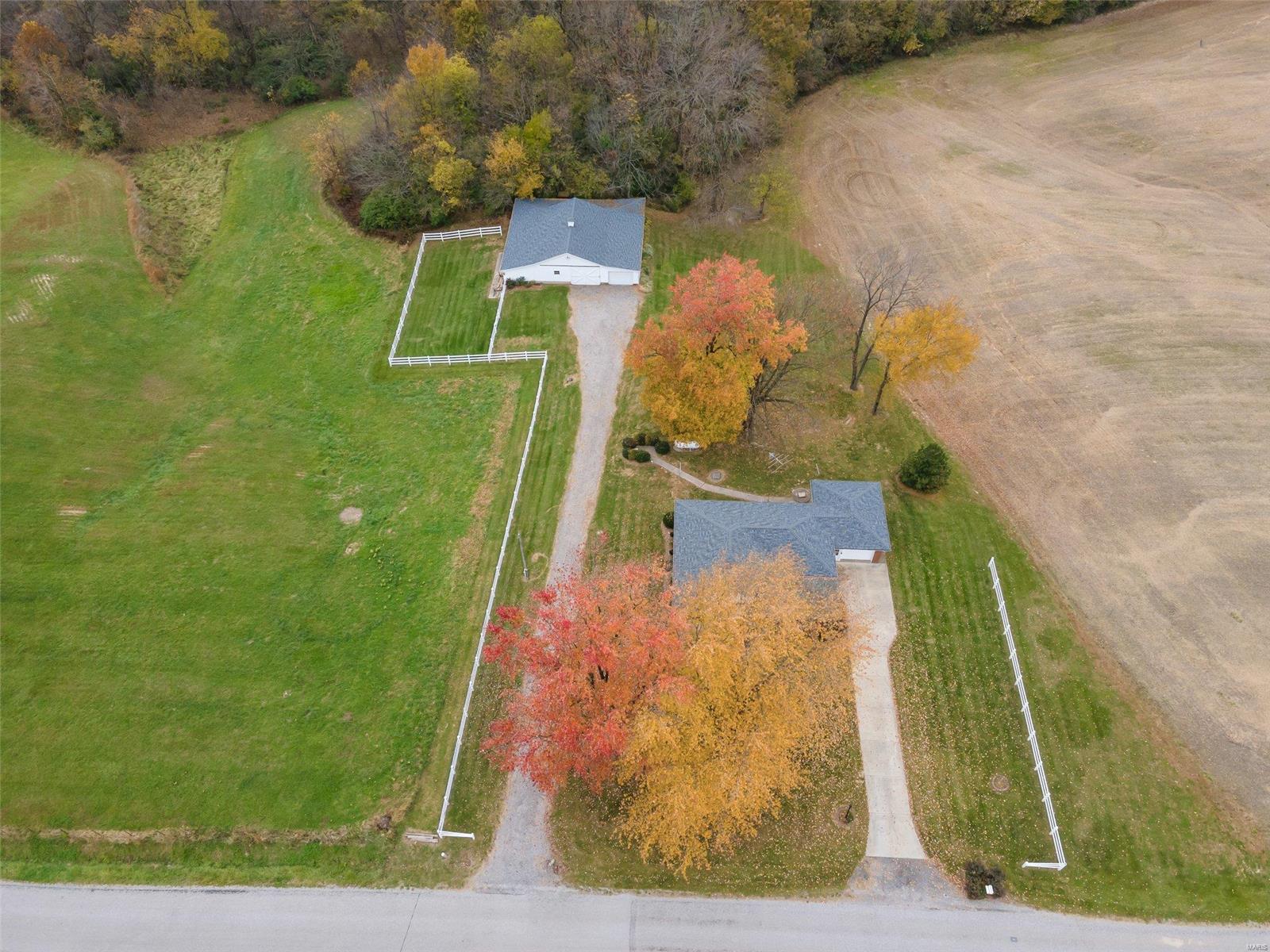 2851 Staunton Road Edwardsville, IL 62025 - Photo 3 of 37 Gallery Image 3