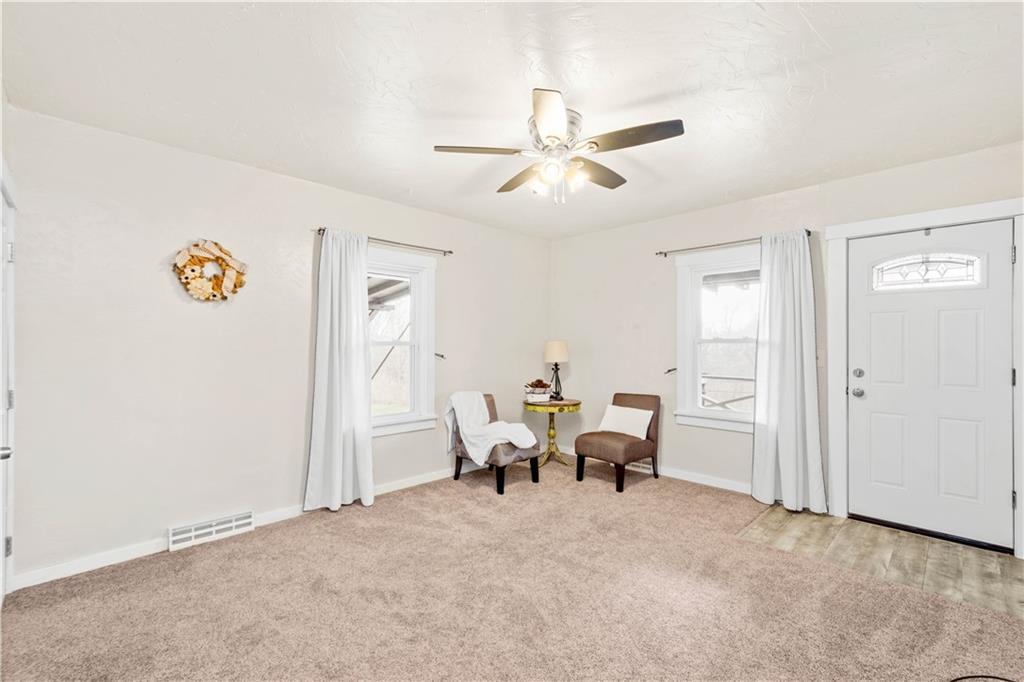 955 Boyce Road Bridgeville, PA 15017 - Photo 3 of 22