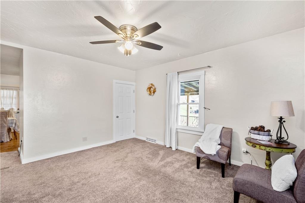 955 Boyce Road Bridgeville, PA 15017 - Photo 5 of 22