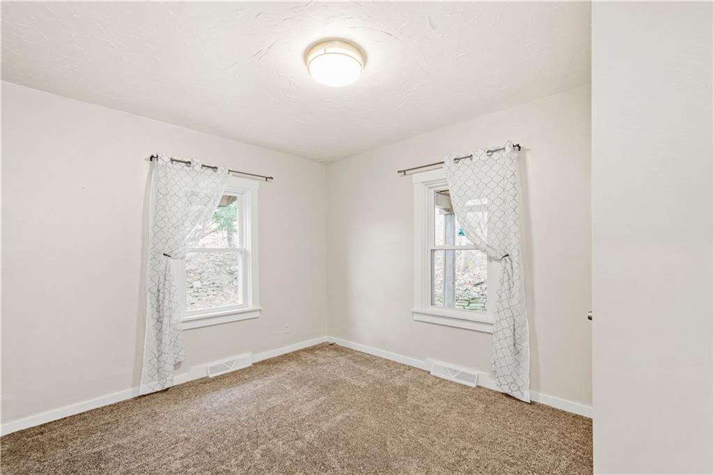 955 Boyce Road Bridgeville, PA 15017 - Photo 8 of 22