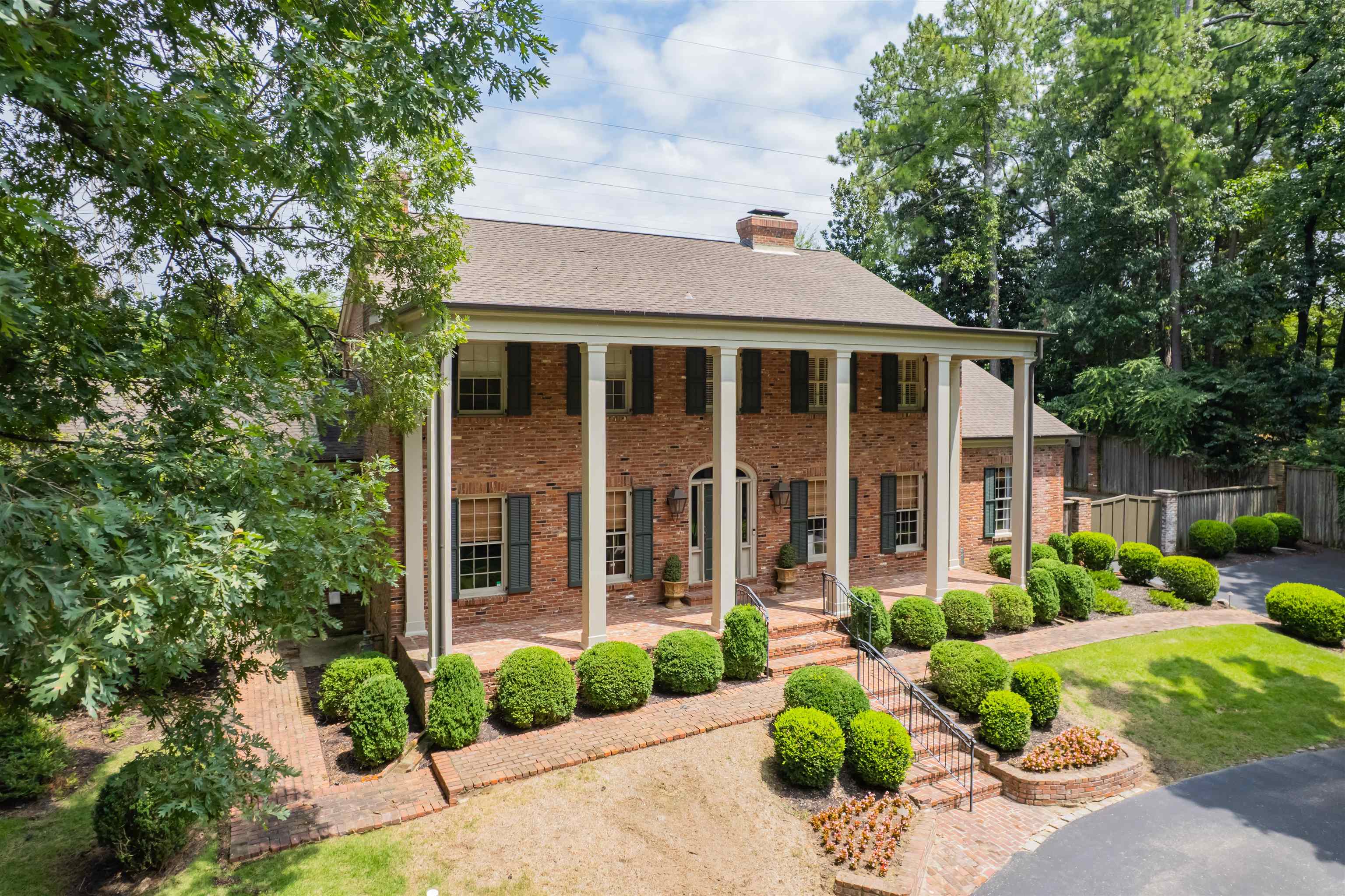 5724 The Forest Gate Road Memphis, TN 38120 - Photo 3 of 39
