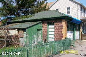 601 North Locust Street Hazleton, PA 18201 - Photo 13 of 22 601LocustGarage1