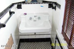 601 North Locust Street Hazleton, PA 18201 - Photo 4 of 22 601LocustBath2Cjpg