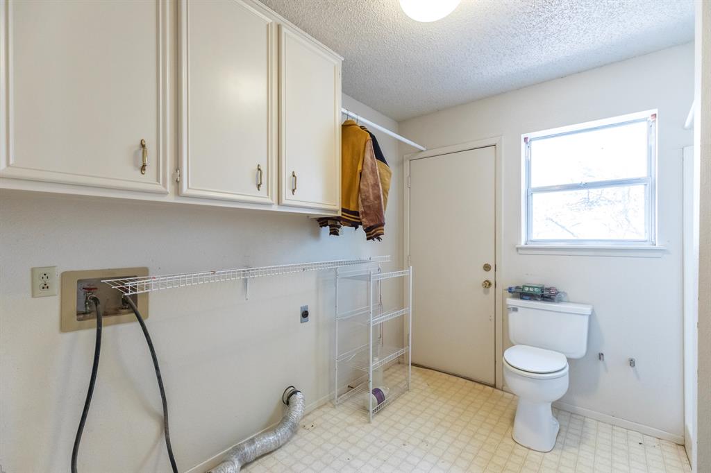 749 Cedar Street Buffalo Gap, TX 79508 - Photo 21 of 30 a bathroom with a toilet sink and a mirror