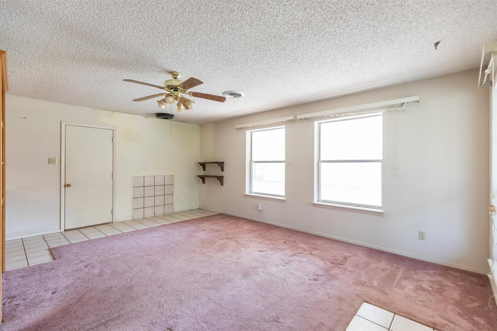 749 Cedar Street Buffalo Gap, TX 79508 - Photo 6 of 30 an empty room with fan and windows