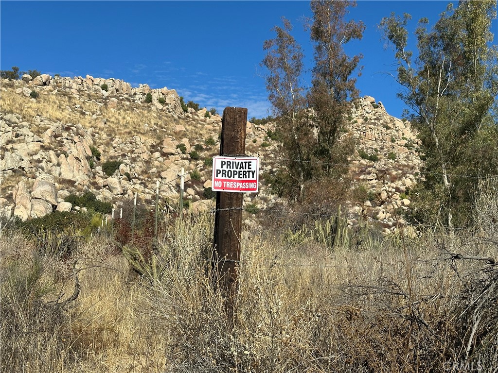 48610 Secret Falls Road Aguanga, CA 92536 - Photo 10 of 10 a sign that is on the side of a road