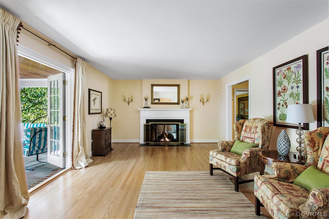 233 Ross Road Henrico, VA 23229 - Photo 6 of 48 a living room with furniture and a fireplace