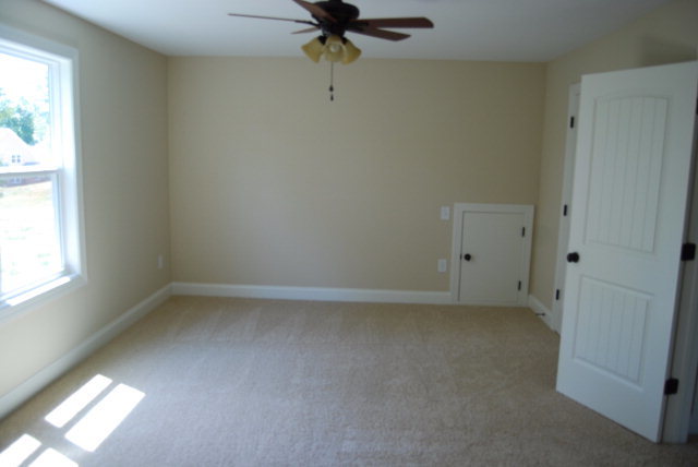 118 Laurel Ridge Forsyth, GA 31029 - Photo 17 of 21 an empty room with a window