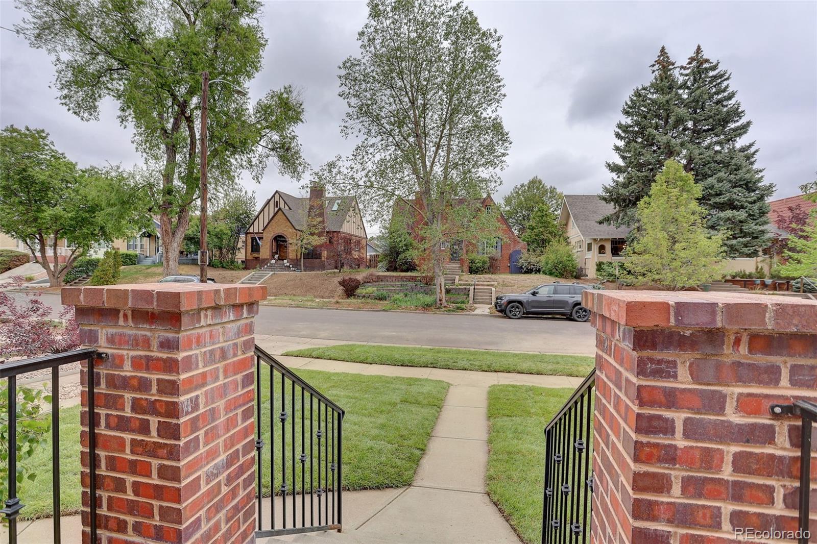 2955 Ash Street Denver, CO 80207 - Photo 2 of 26