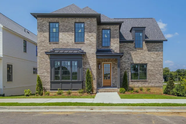 $875,000 | 107 Cardiff Drive, Thompson's Station, TN 37179