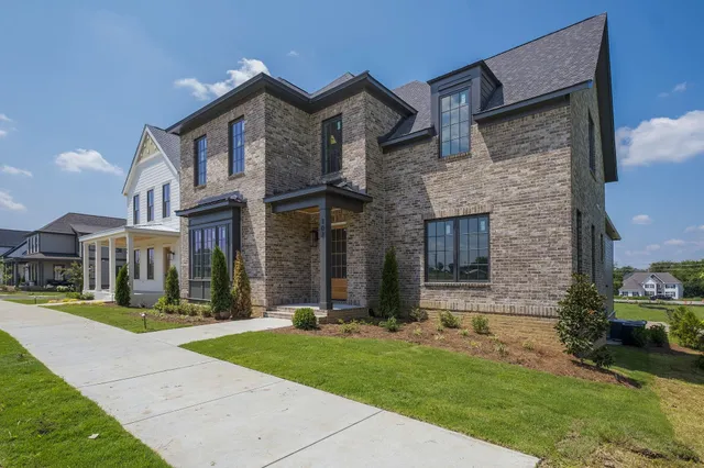 $875,000 | 107 Cardiff Drive, Thompson's Station, TN 37179