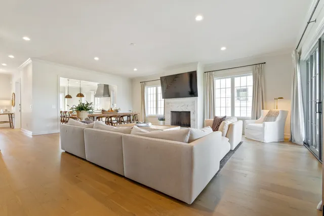 $875,000 | 107 Cardiff Drive, Thompson's Station, TN 37179