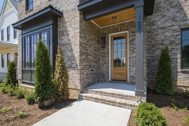 $875,000 | 107 Cardiff Drive, Thompson's Station, TN 37179