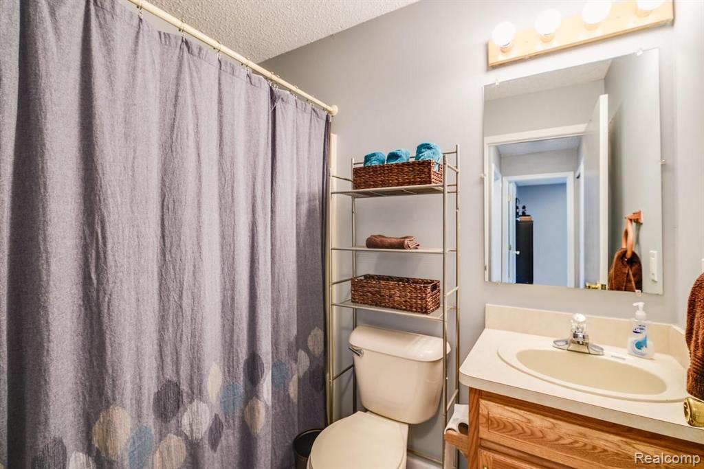 25775 South River Road Harrison Township, MI 48045 - Photo 20 of 29