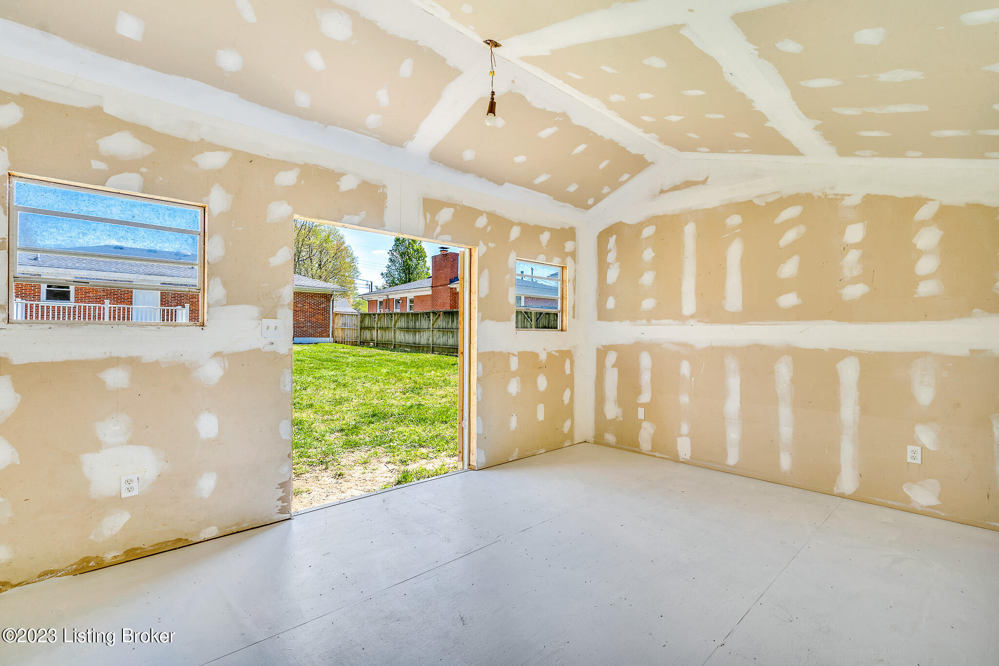8238 Virginia Road Louisville, KY 40258 - Photo 23 of 30 DSC04639