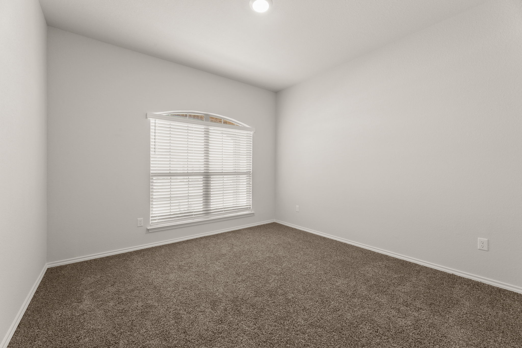 108 Pivot Drive Taylor, TX 76574 - Photo 14 of 30 an empty room with a window