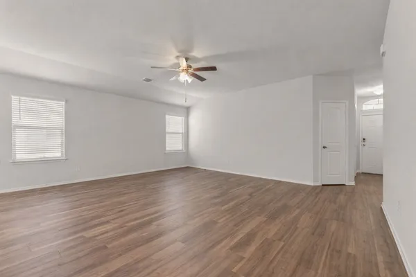 $1,900 | 108 Pivot Drive, Taylor, TX 76574
