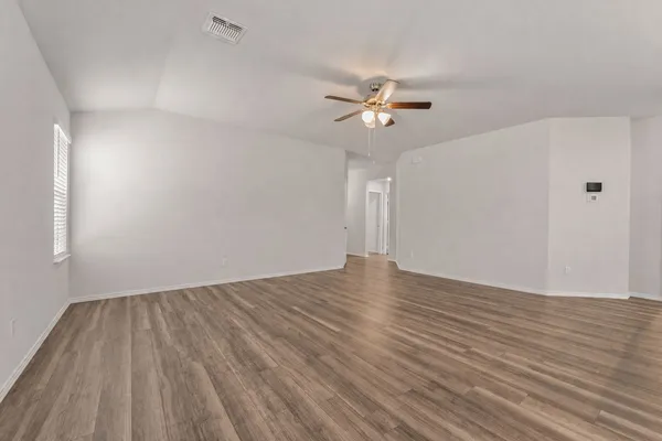 $1,900 | 108 Pivot Drive, Taylor, TX 76574