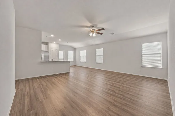 $1,900 | 108 Pivot Drive, Taylor, TX 76574