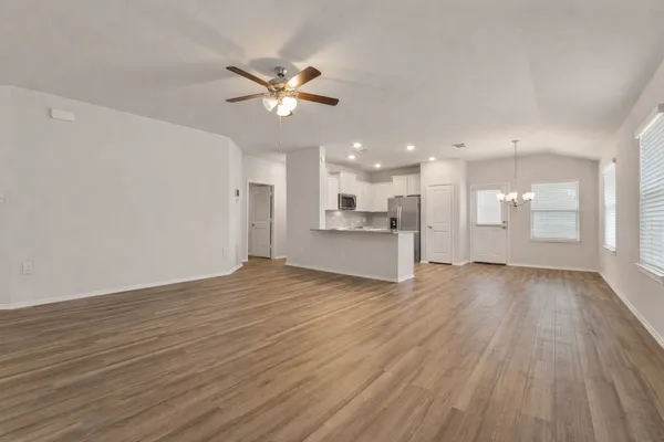 $1,900 | 108 Pivot Drive, Taylor, TX 76574