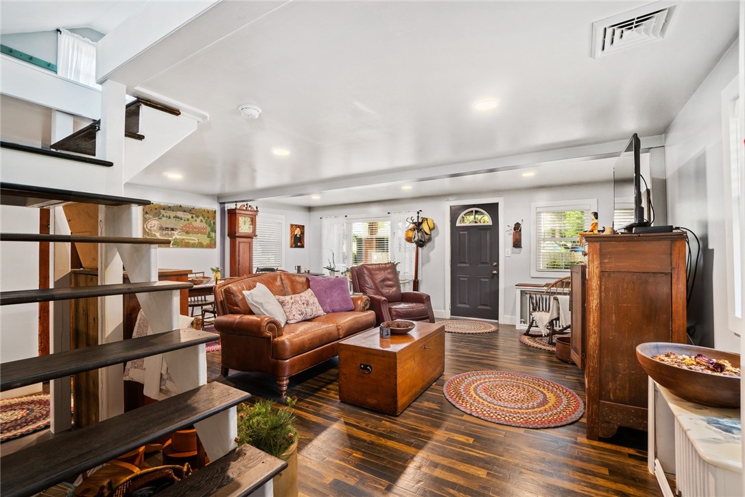 196 Haswill Street Warwick, RI 02889 - Photo 6 of 35 Gallery Image 6