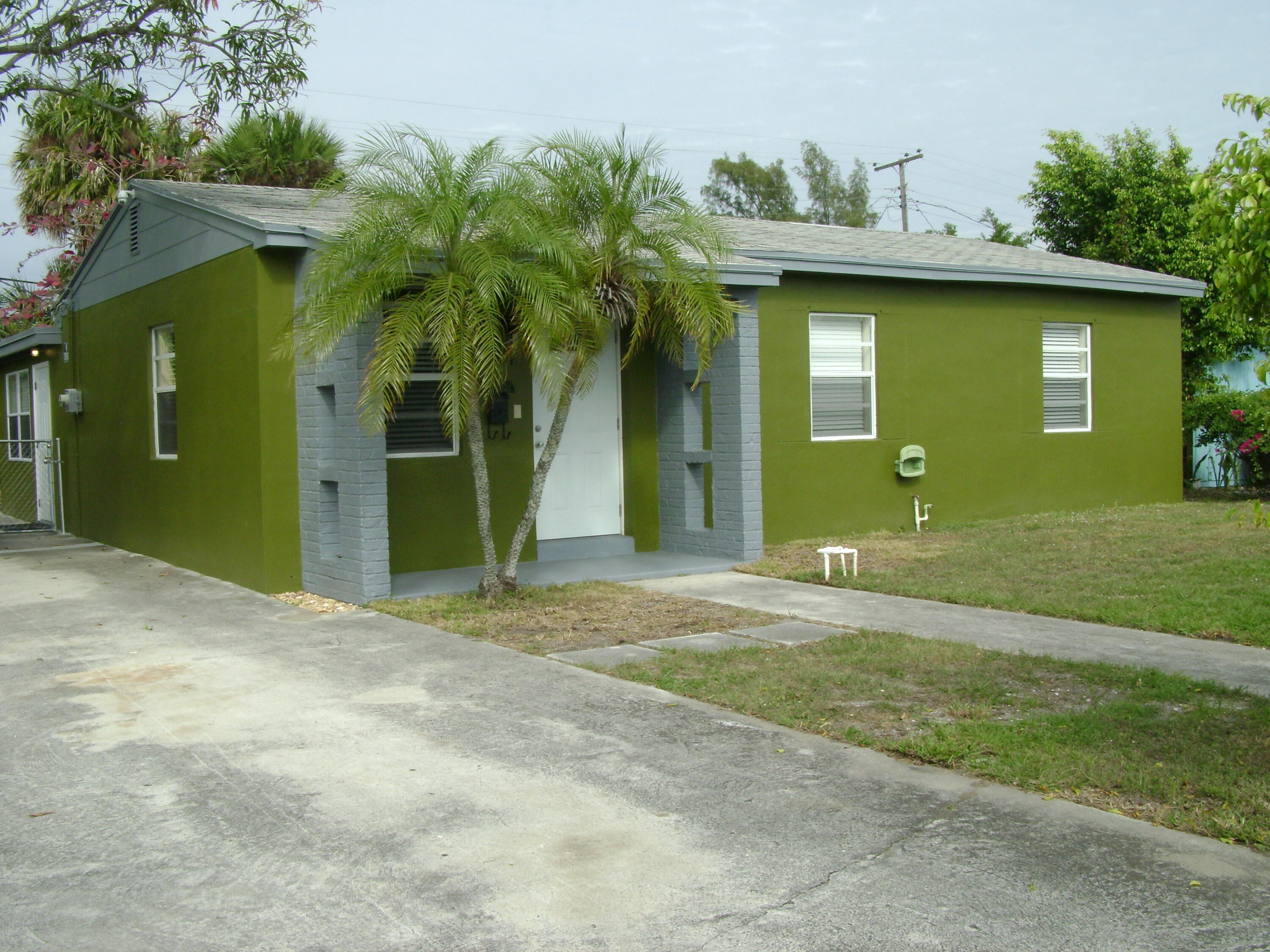 368 West 14th Street Riviera Beach, FL 33404 - Photo 1 of 21 DSC09948