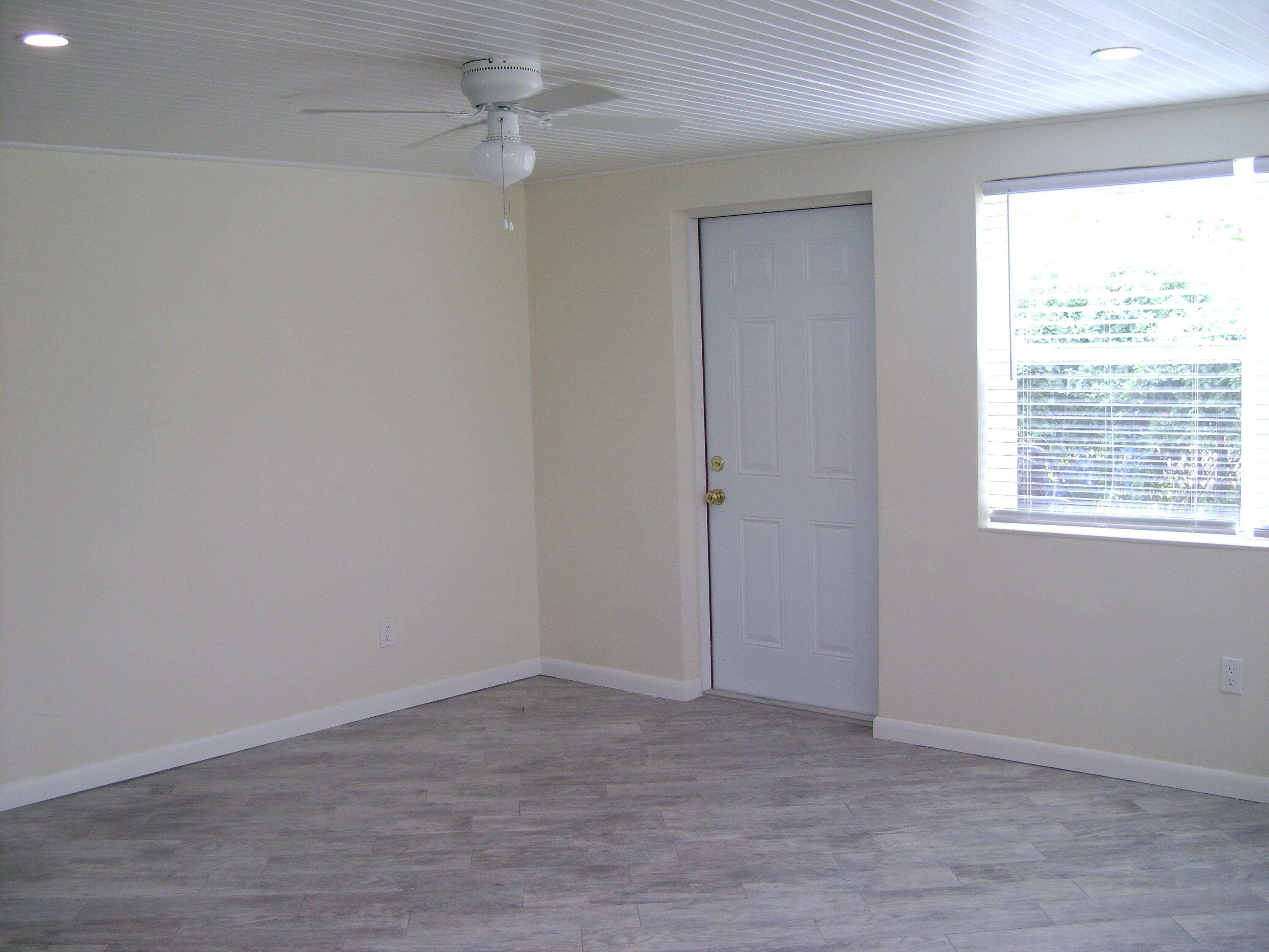 368 West 14th Street Riviera Beach, FL 33404 - Photo 3 of 21 DSC00020