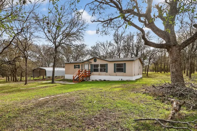 a view of a yard in front of a house with a big yard