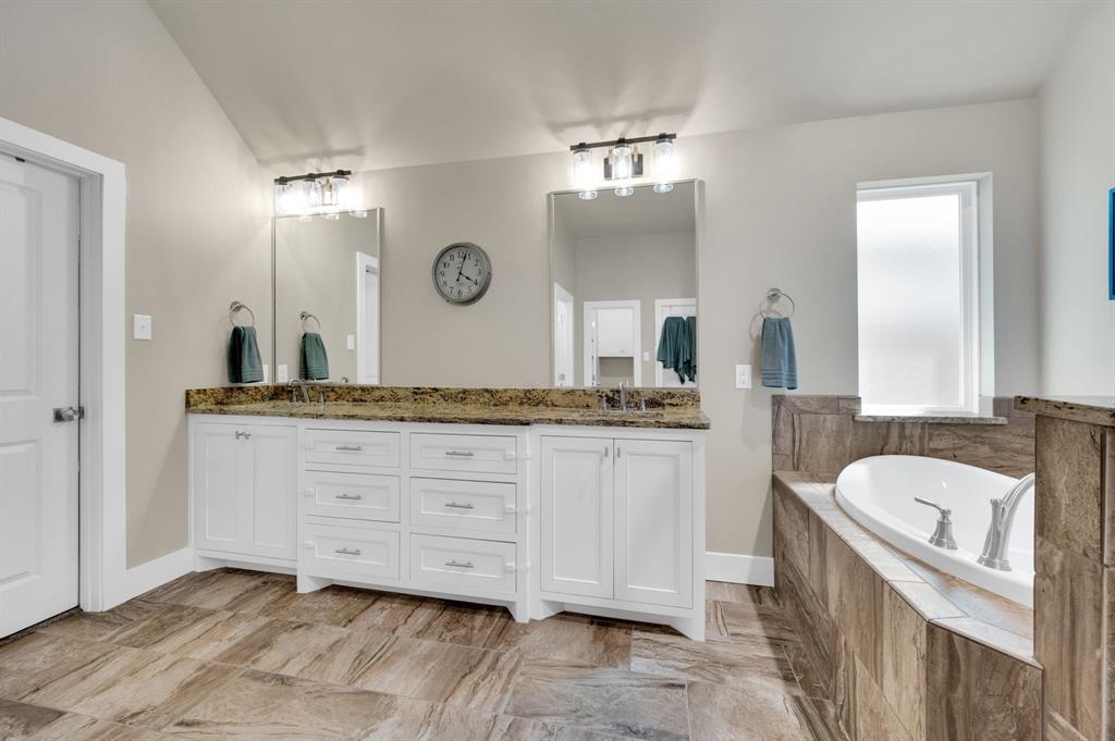 1313 Ridgeview Drive Weatherford, TX 76086 - Photo 23 of 34 Full bathroom featuring double vanity and a garden tub