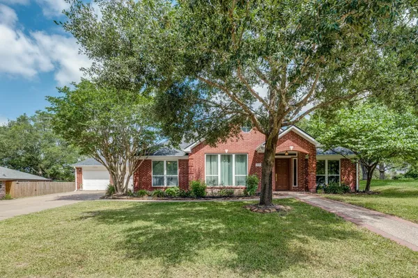 $435,000 | 104 Douglas Drive, Bellville, TX 77418