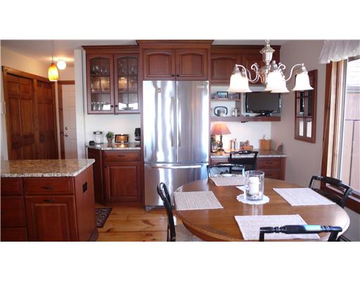 295 Boston Neck Road Narragansett, RI 02882 - Photo 7 of 17 Kitchen.