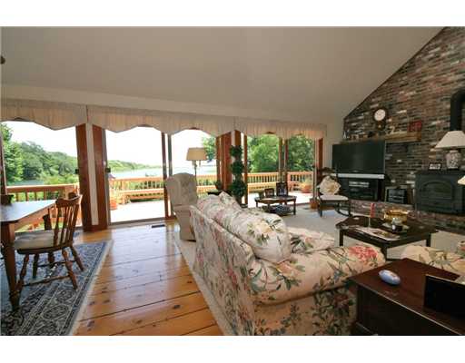 295 Boston Neck Road Narragansett, RI 02882 - Photo 9 of 17 Living Room.