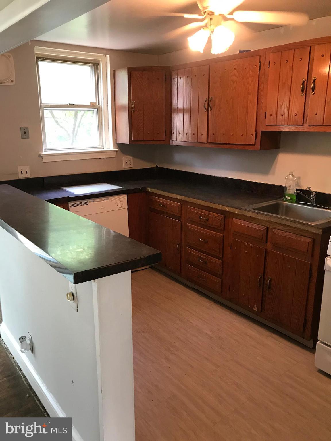 542 Wiltshire Road Upper Darby, PA 19082 - Photo 8 of 31