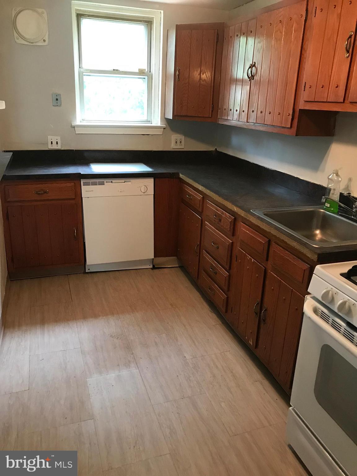 542 Wiltshire Road Upper Darby, PA 19082 - Photo 10 of 31