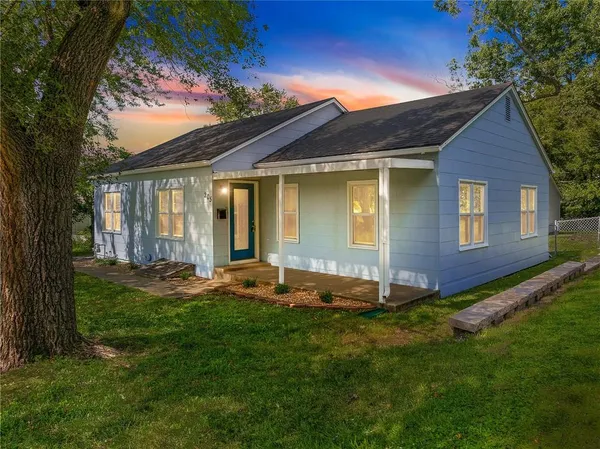 $195,000 | 205 North Independence Street, Pleasant Hill, MO 64080
