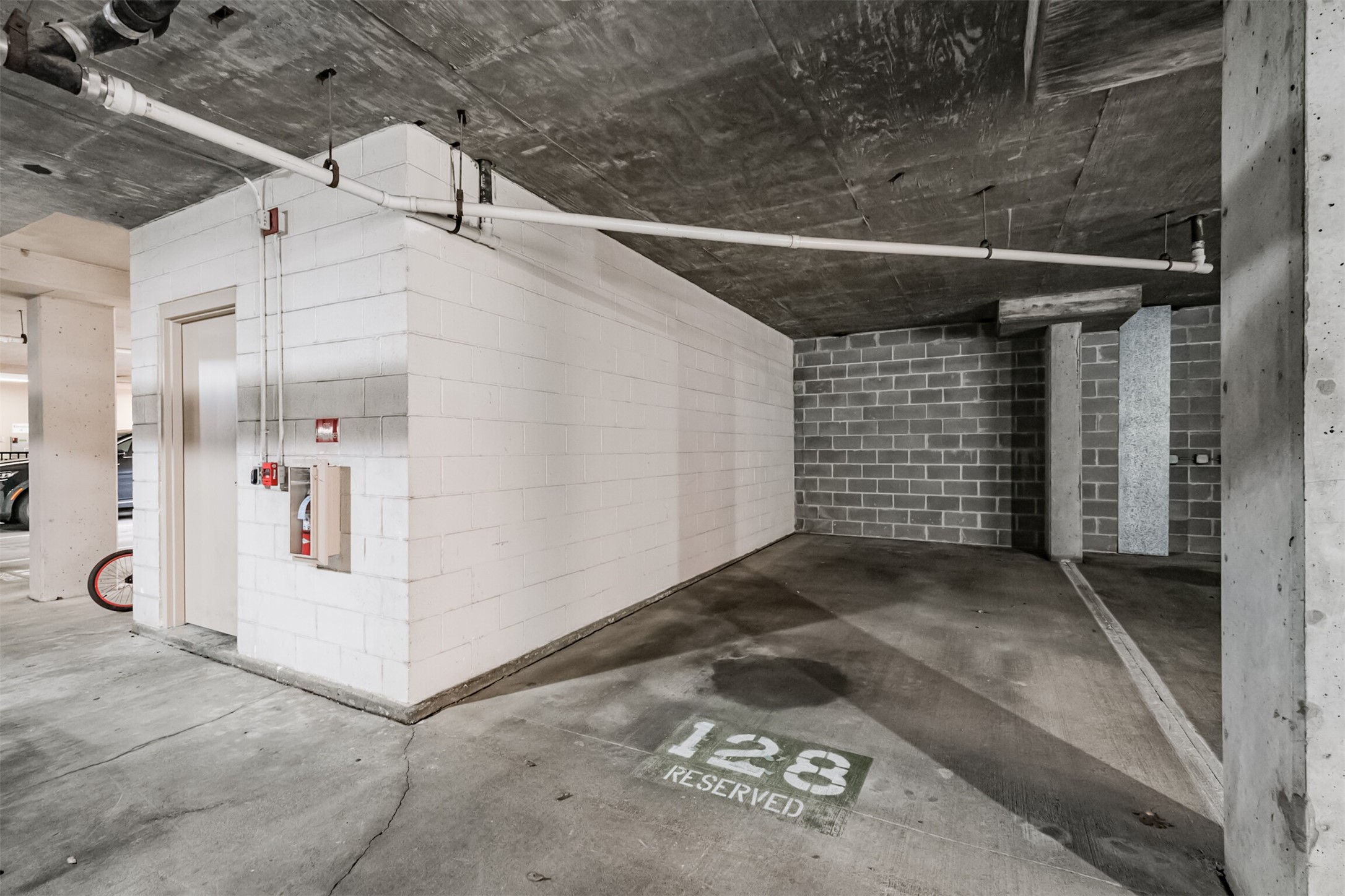 2111 Welch Street, Unit B304 Houston, TX 77019 - Photo 37 of 37 a view of a garage