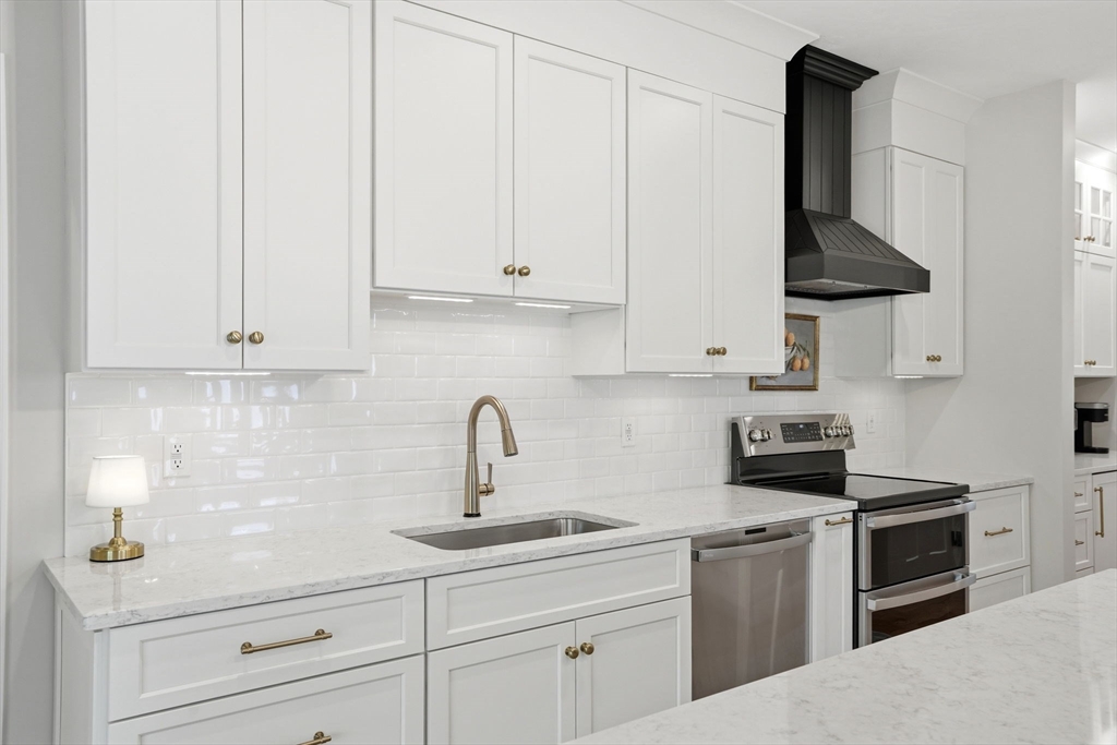 18 Cranberry Road Plymouth, MA 02360 - Photo 6 of 34 Gallery Image 6